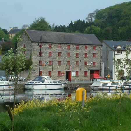 Waterside Guesthouse Graiguenamanagh Bagian luar foto